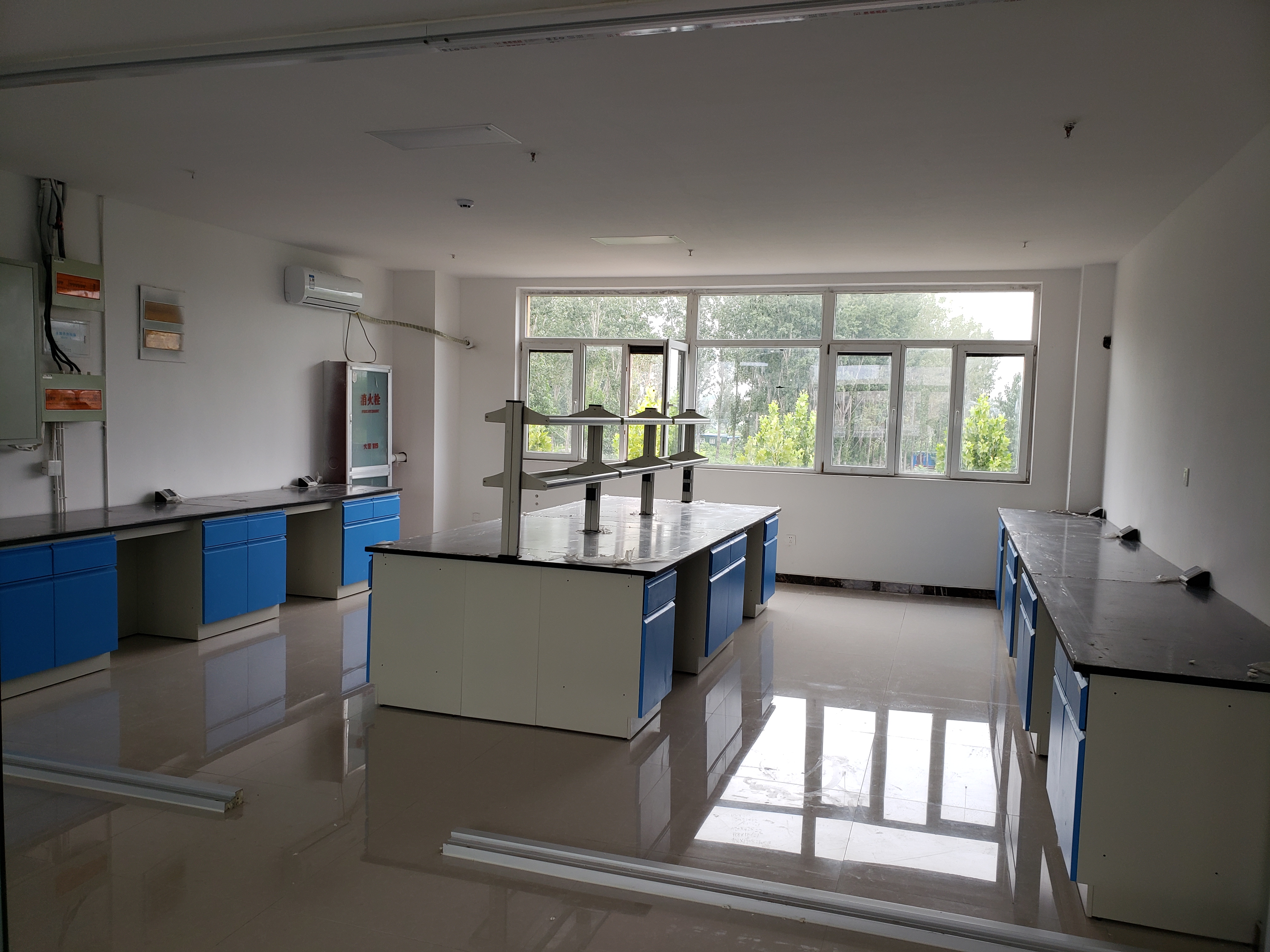 山東實驗臺廠家教你如何判斷實驗臺質量好壞？